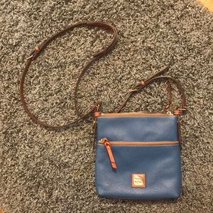 NEW w/o tags blue Dooney crossbody